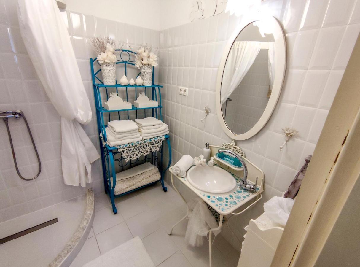 Hotel Fehér Tulipán Apartman Debrecen Esterno foto