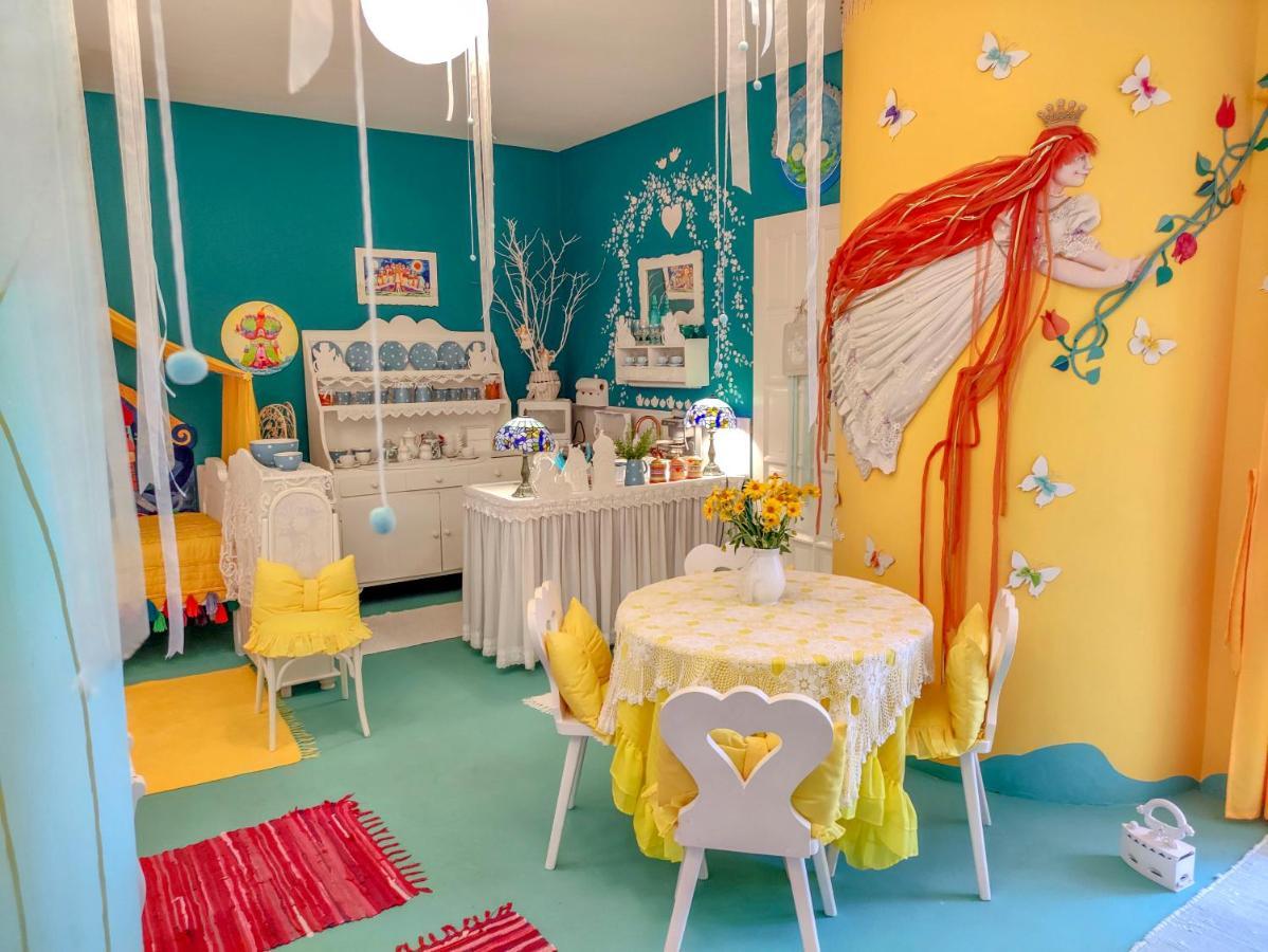 Hotel Fehér Tulipán Apartman Debrecen Esterno foto