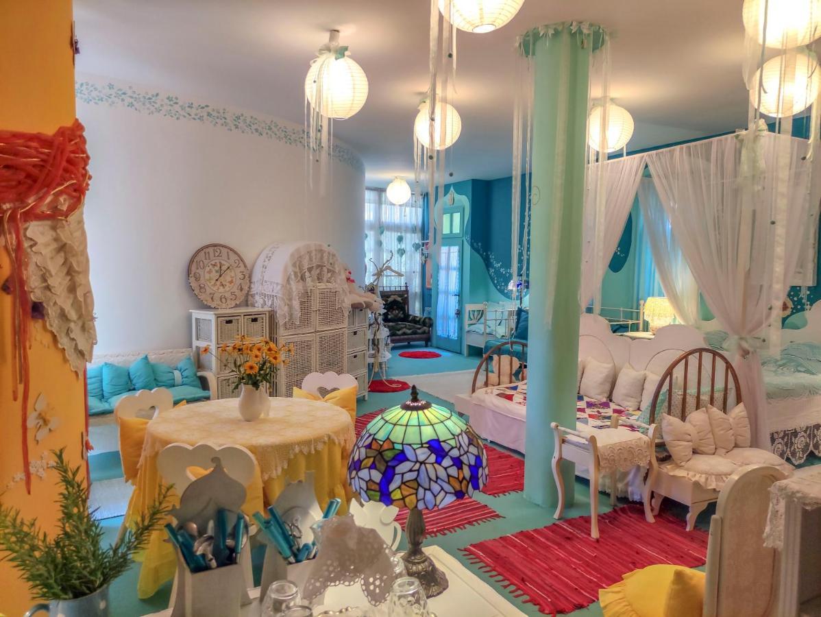 Hotel Fehér Tulipán Apartman Debrecen Esterno foto