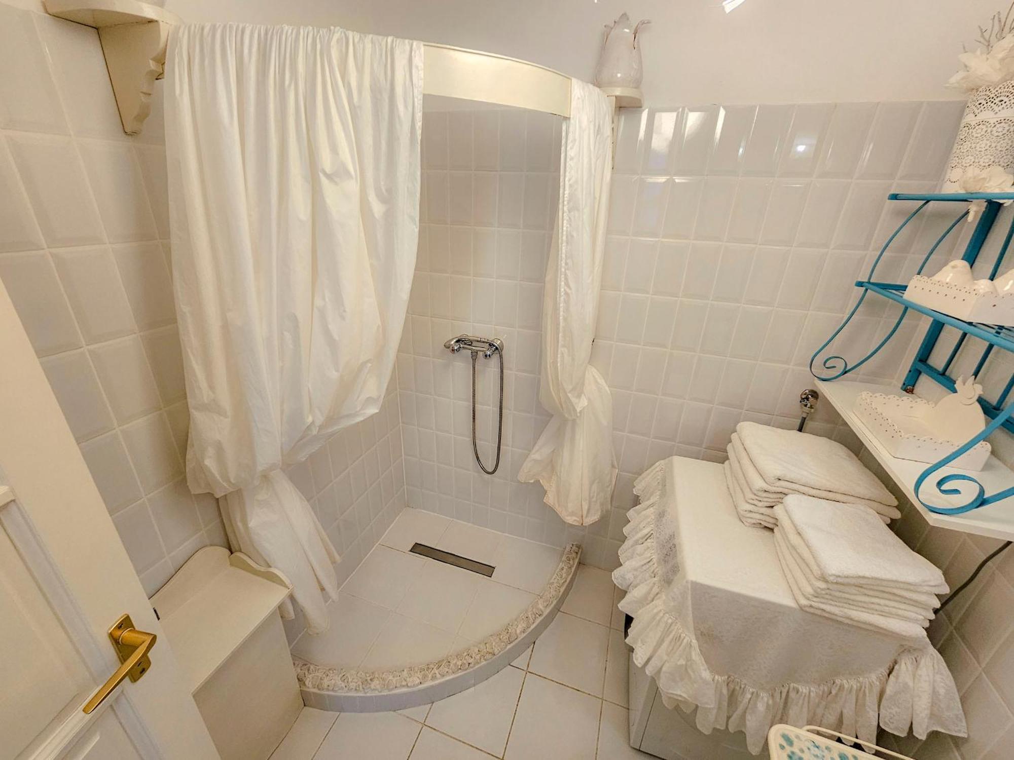 Hotel Fehér Tulipán Apartman Debrecen Esterno foto