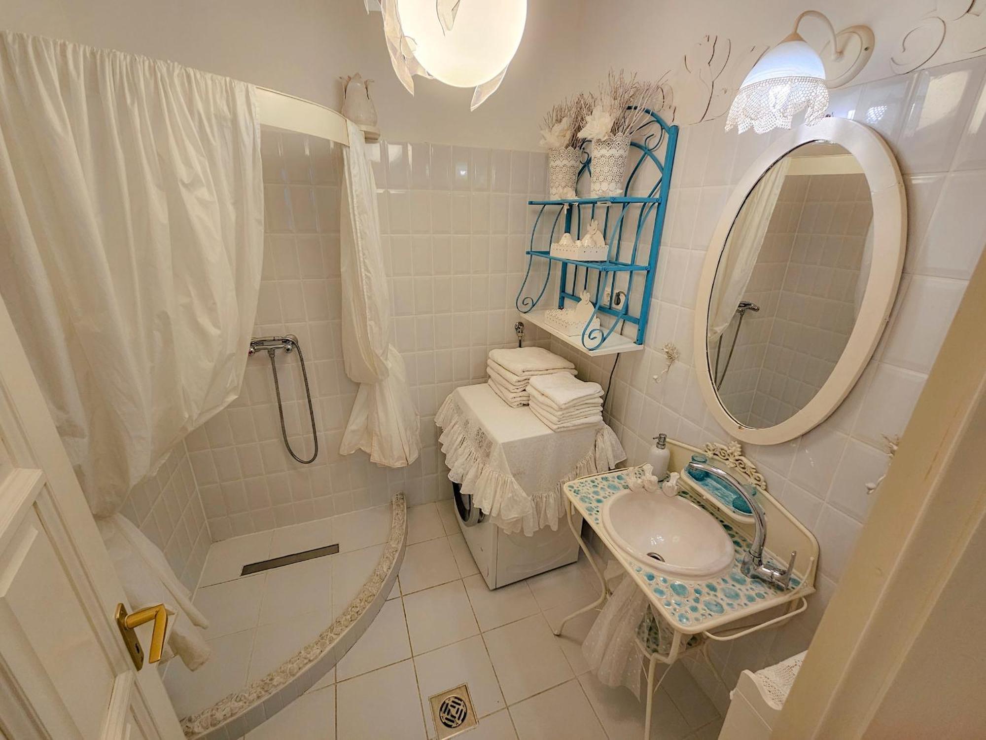 Hotel Fehér Tulipán Apartman Debrecen Esterno foto