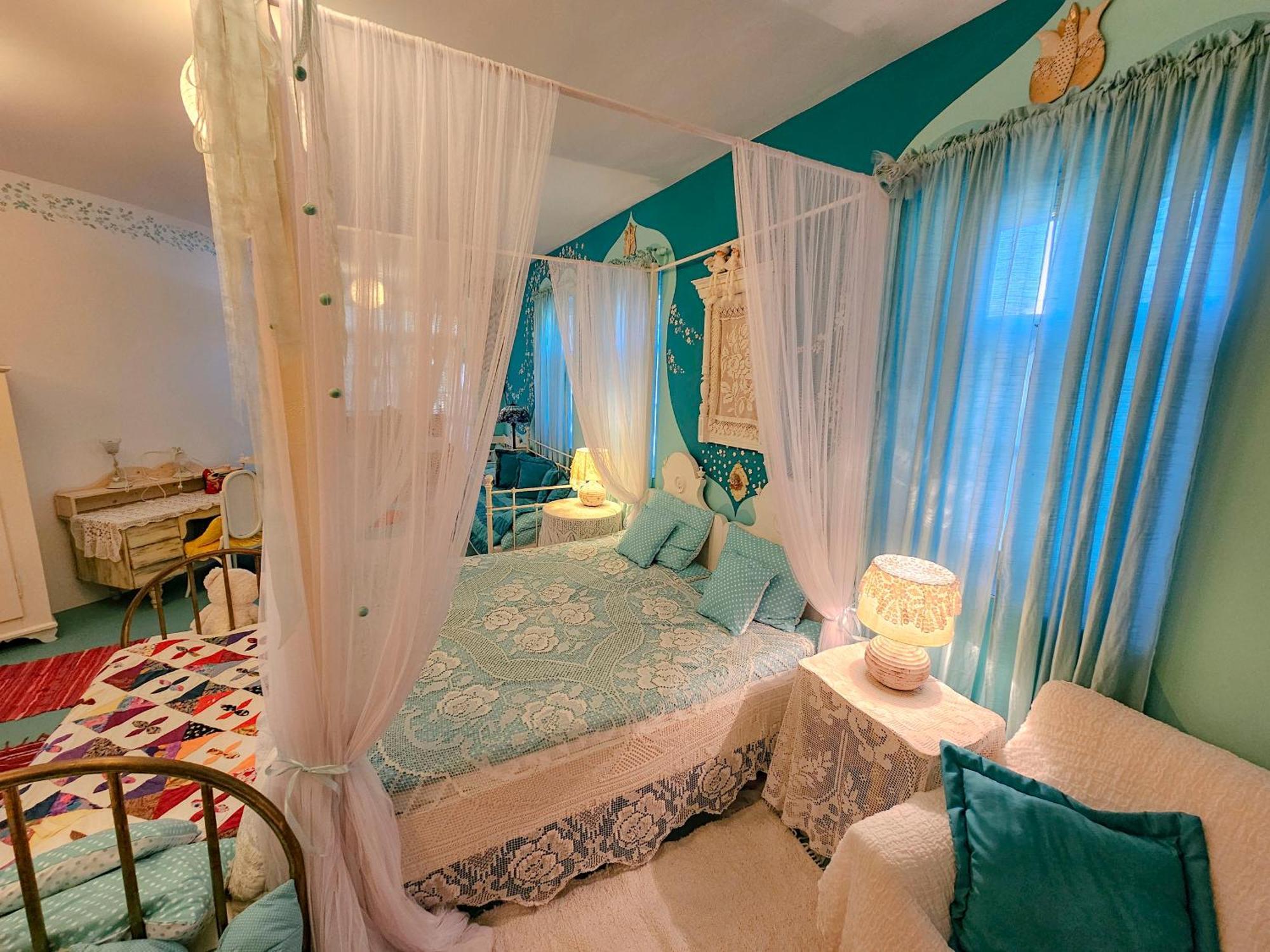 Hotel Fehér Tulipán Apartman Debrecen Esterno foto